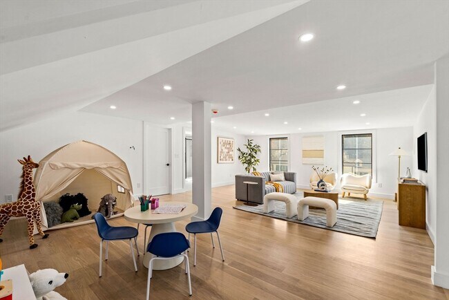 Building Photo - 93 Sevland Rd