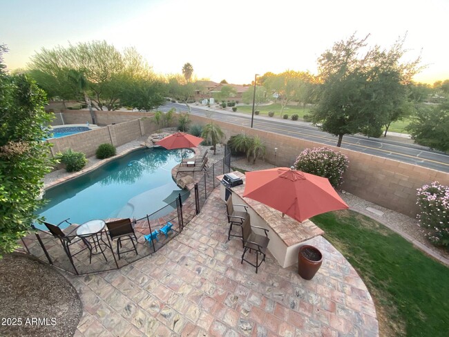 Building Photo - 3798 E Encinas Ave