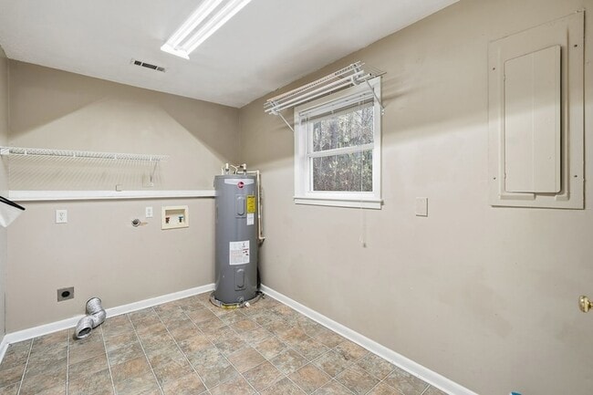 Building Photo - 46 James Dr