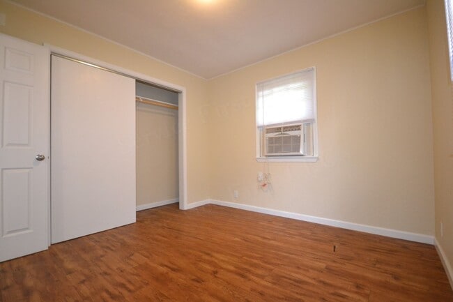 Building Photo - 316 N Wilson Ave
