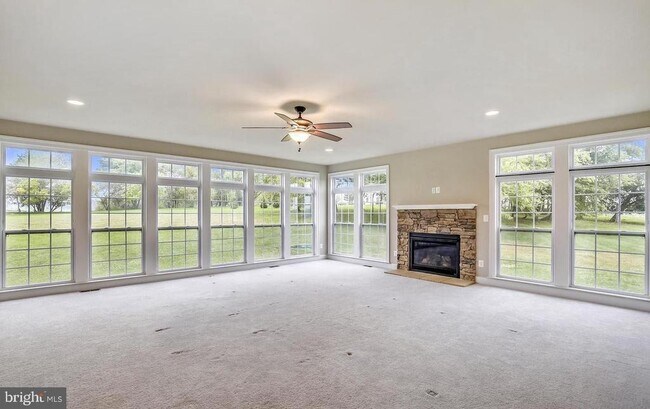 Building Photo - 14673 Falconaire Pl