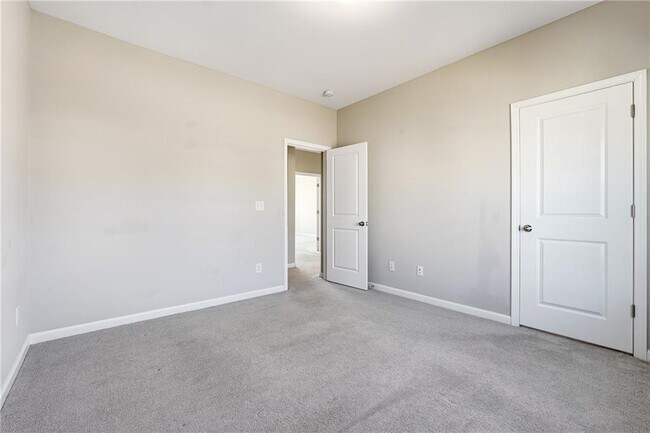 Building Photo - 156 Round Pond Dr