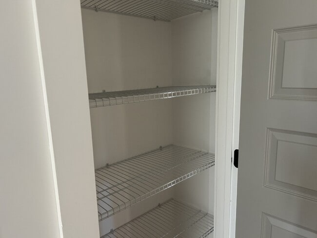 Building Photo - 3BD 2.5 BA DANSBY DR CONDO AVAILABLE FOR RENT NOW