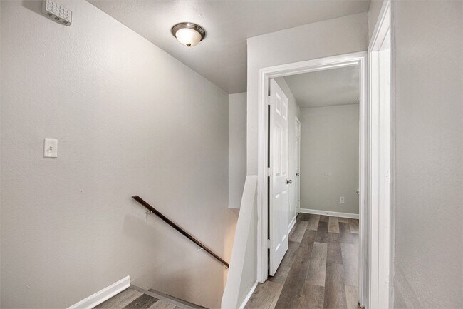 Building Photo - Recently updated 2-story 2-1.5 in Fort Worth ready for move-in!