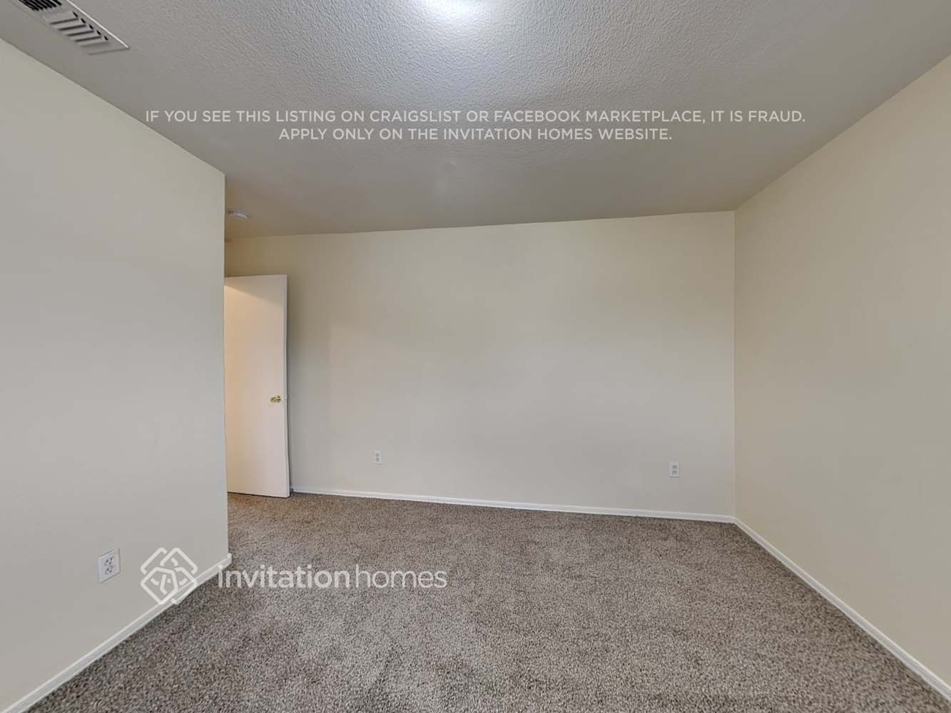 Building Photo - 2415 E Palm Beach Dr