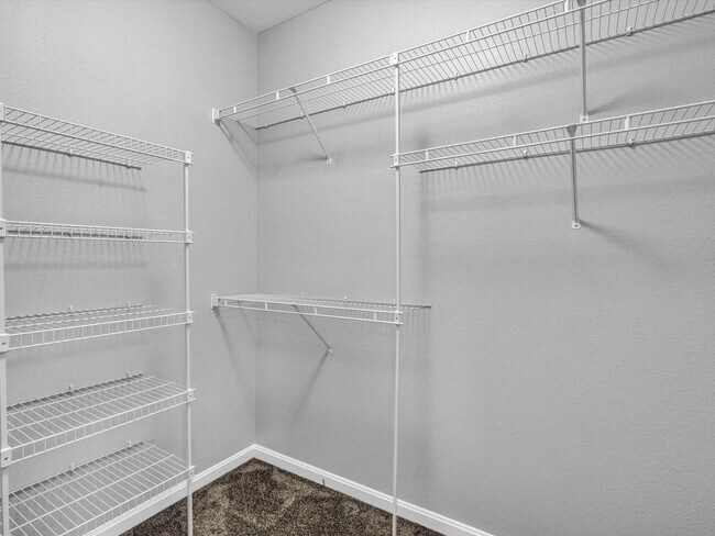 Building Photo - Walking Trails*******Castle School System********Large 3 Bedroom