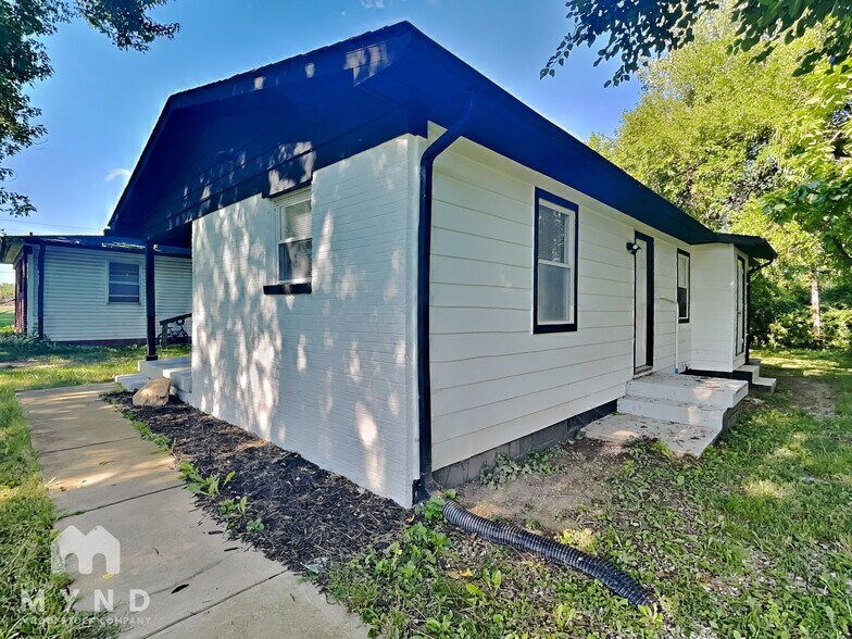 Building Photo - 1224 Earhart St