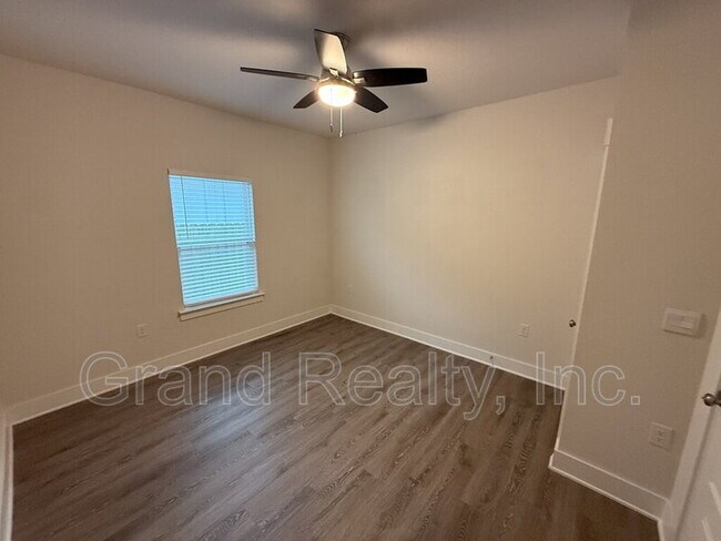 Building Photo - 5749 Danbury Blvd