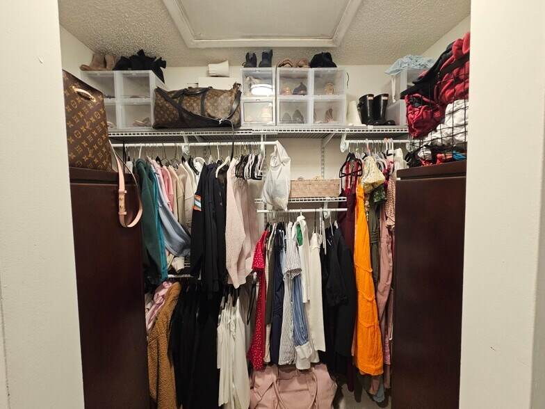 Building Photo - 7976 La Mirada Dr