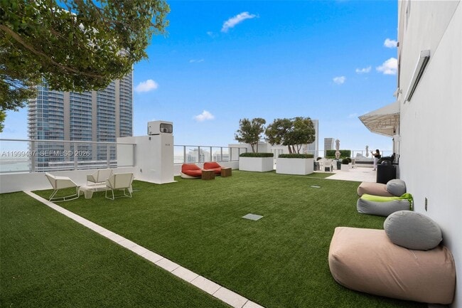 Building Photo - 1010 Brickell Ave