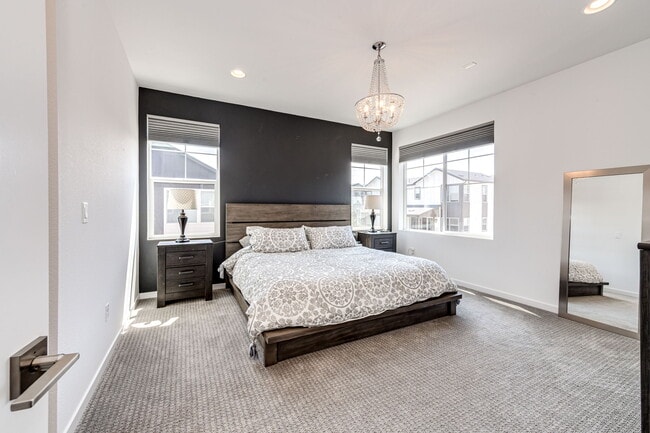 Building Photo - 8881 Southurst St