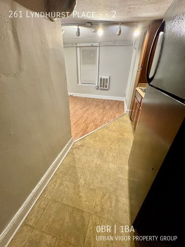 Building Photo - 261 Lyndhurst Pl