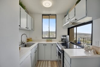 Building Photo - 2121 Ala Wai Blvd