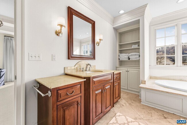 Building Photo - 585 Ragged Mountain Dr