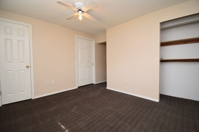 Building Photo - Spacious 5 Bed 2 Bath Home in West Jordan!