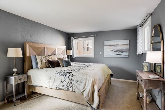Building Photo - Movie Colony Oasis - Peaceful, Walk to Dow...