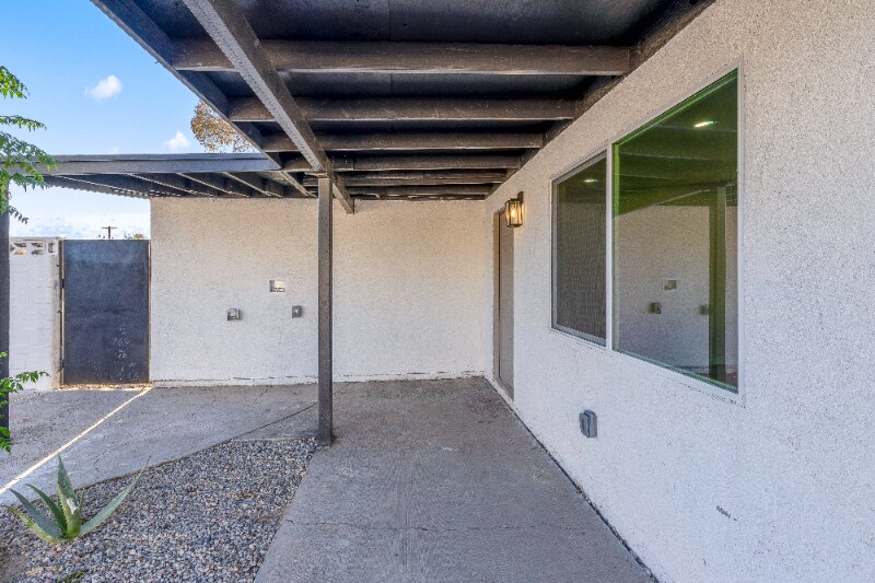 Building Photo - 4541 S 18th Ave