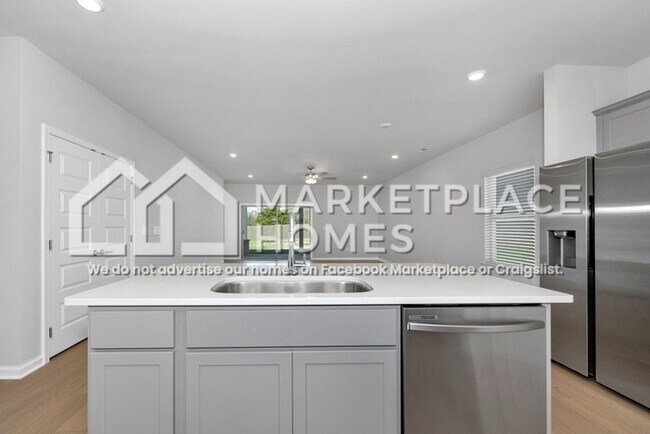 Building Photo - 14773 Mountain Strm Dr