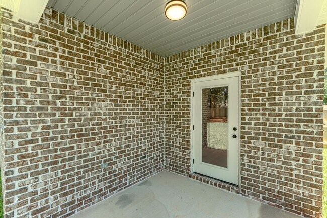 Building Photo - 4 Bedroom In Niceville!