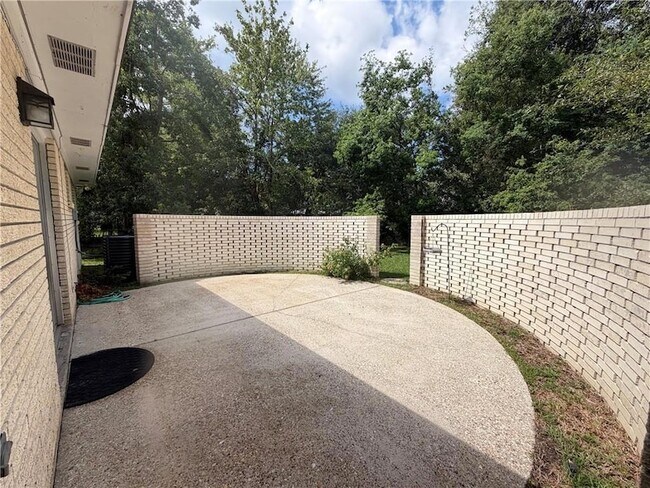 Building Photo - 1546 Wildwood Ln