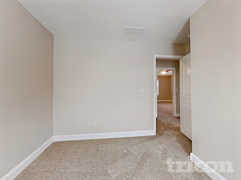 Building Photo - 1656 Deer Creek Ln
