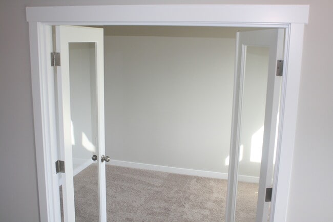 Building Photo - Newer home (2018), Tankless H20 heater, Upgrades galore. Dead end road for privacy