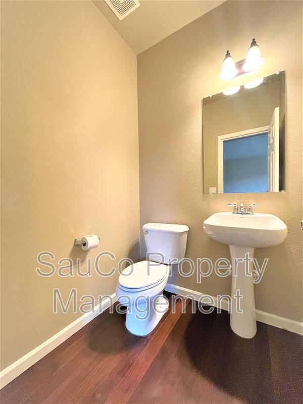 Building Photo - 3762 SE Oakleaf St