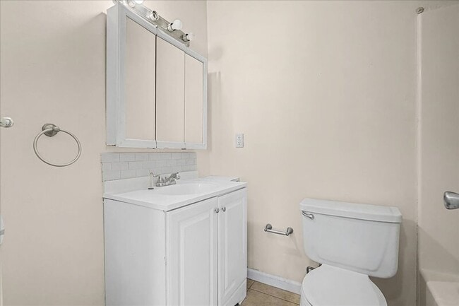 Building Photo - 511 S 6th St