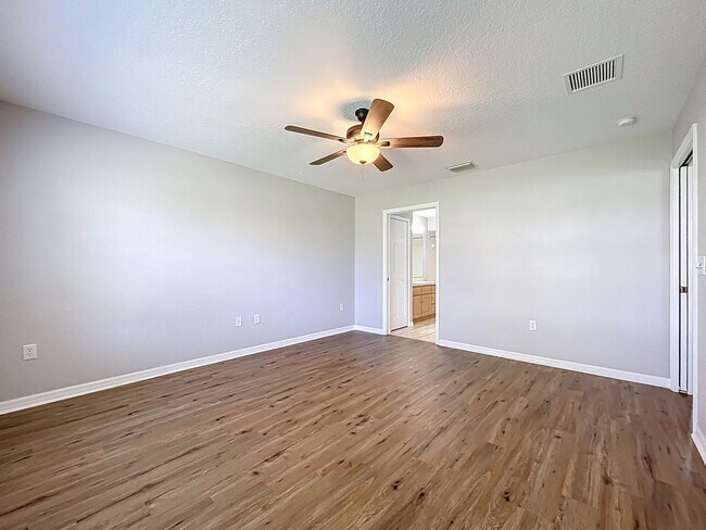 Building Photo - 2 Bedroom, 2 Bath | Lake Community | Dock & Boat Ramp Access