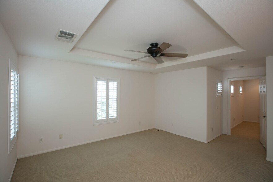 Building Photo - 720 S San Fernando Blvd
