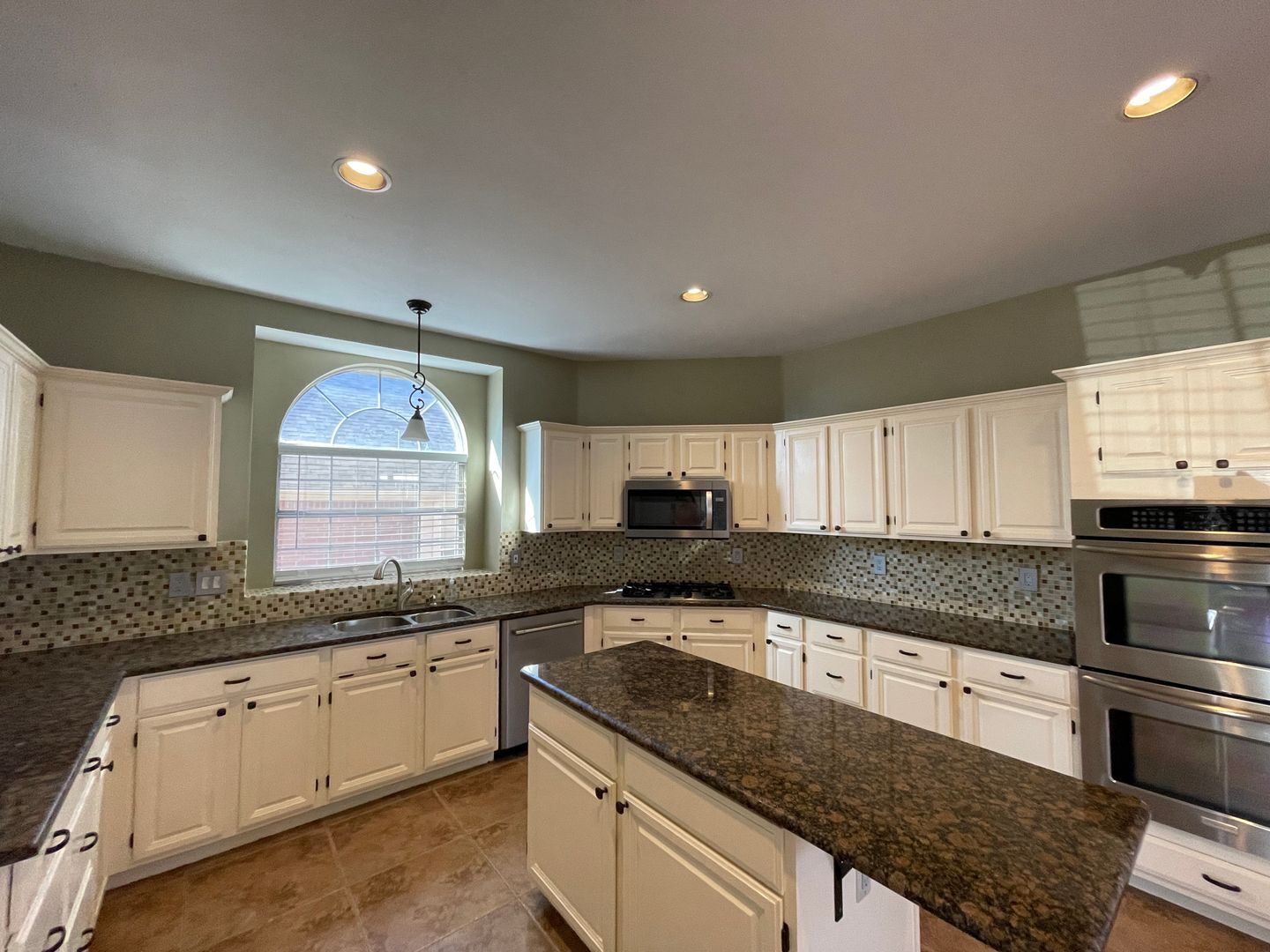 Building Photo - 2718 Bordeaux Dr