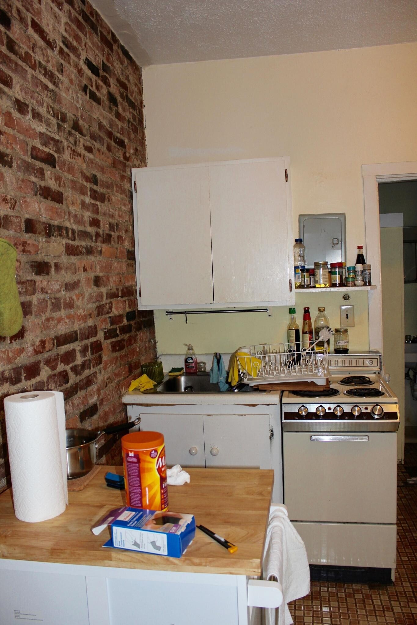 Building Photo - 40 Anderson St