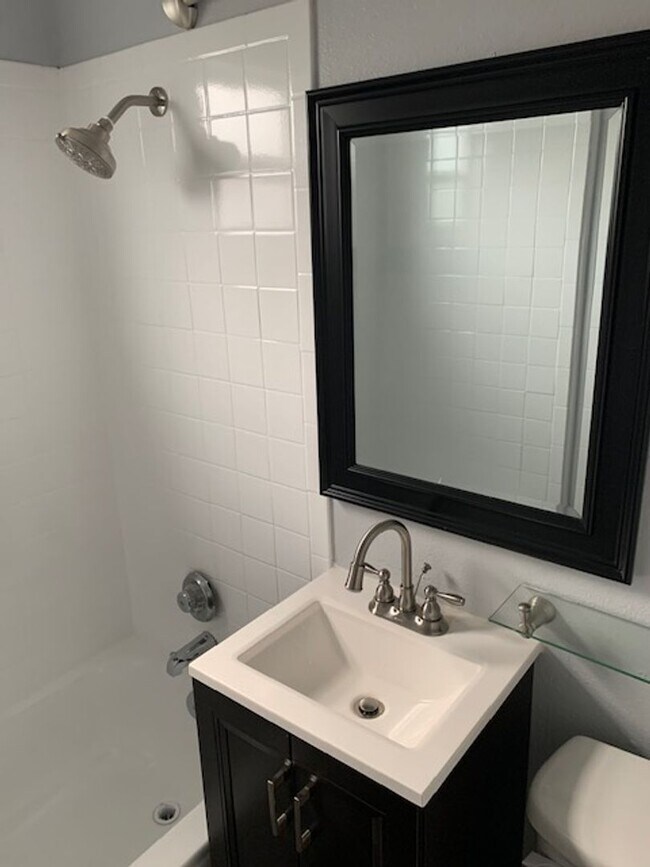 Building Photo - 10514 1/2 S. Vermont Ave.-