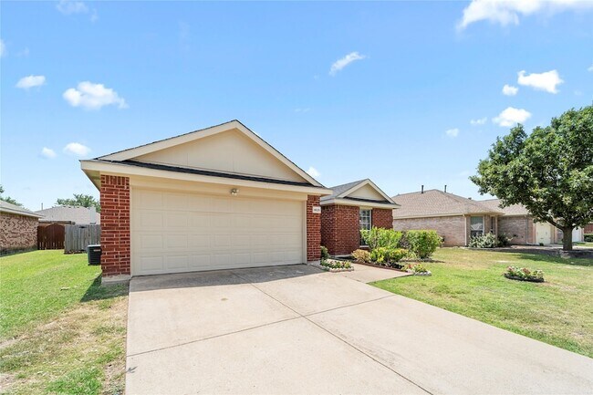 Building Photo - 9825 Tyler Dr