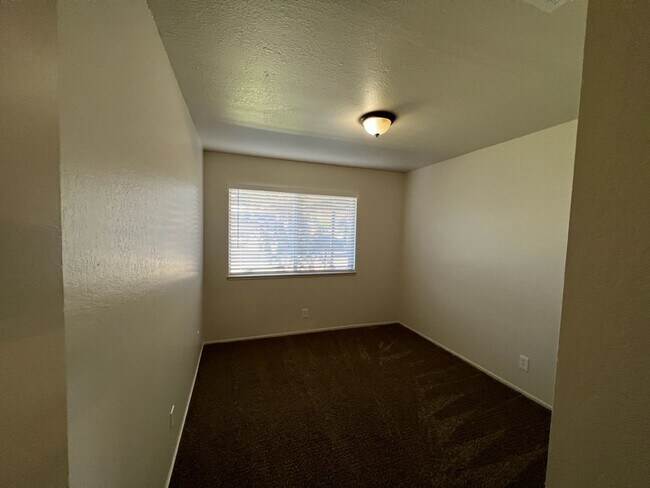 Building Photo - 1536 Sheldon Dr