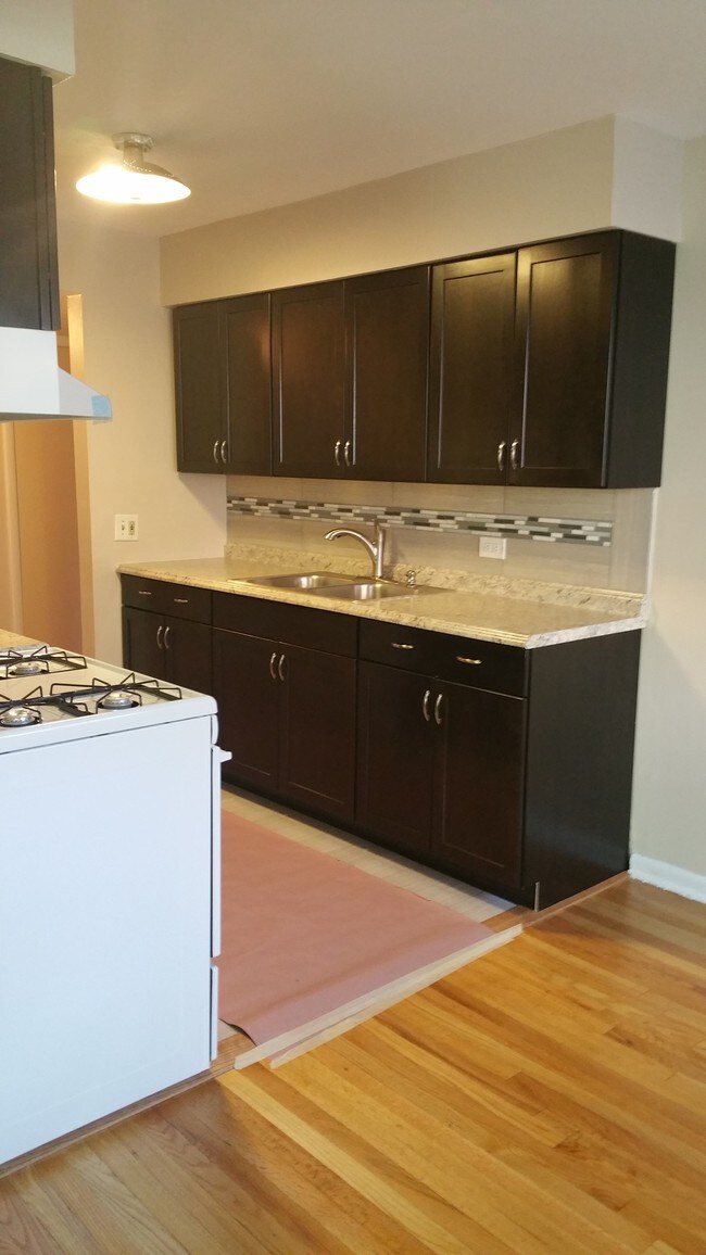 Primary Photo - 609 Oakton St
