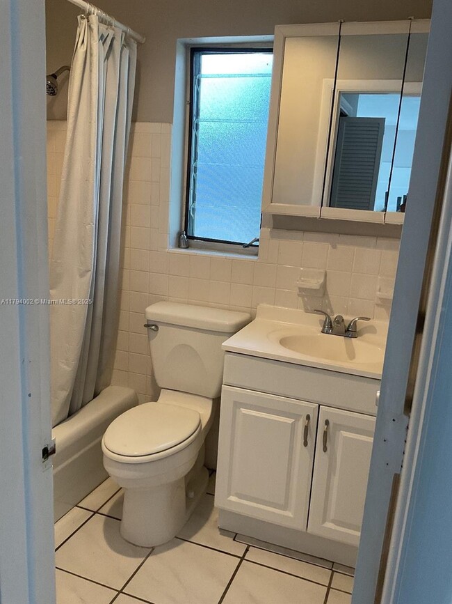 Building Photo - 90 Isle of Venice Dr