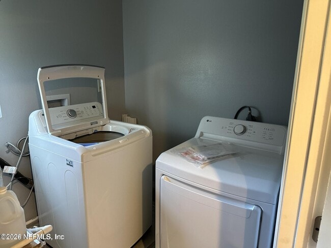 Building Photo - 6660 Oriole Ave