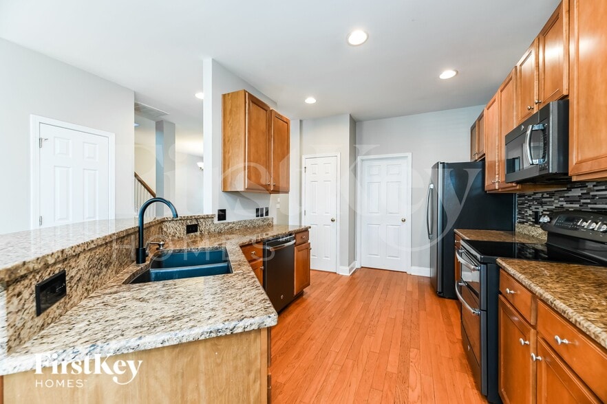 Building Photo - 337 Lakewind Dr