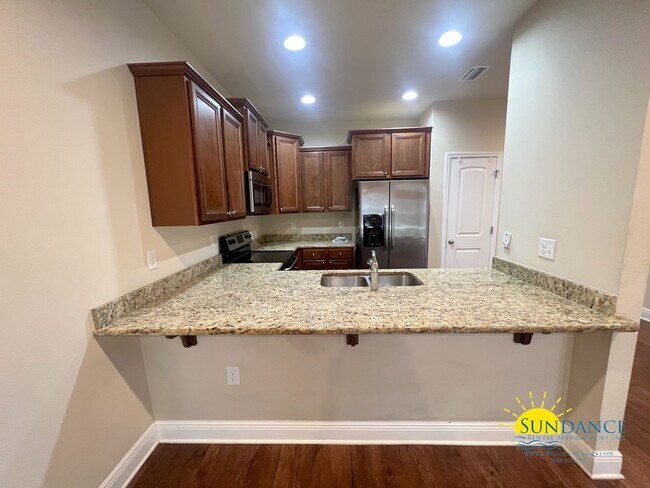 Building Photo - Reserve Pointe Townhome with Community Pool!