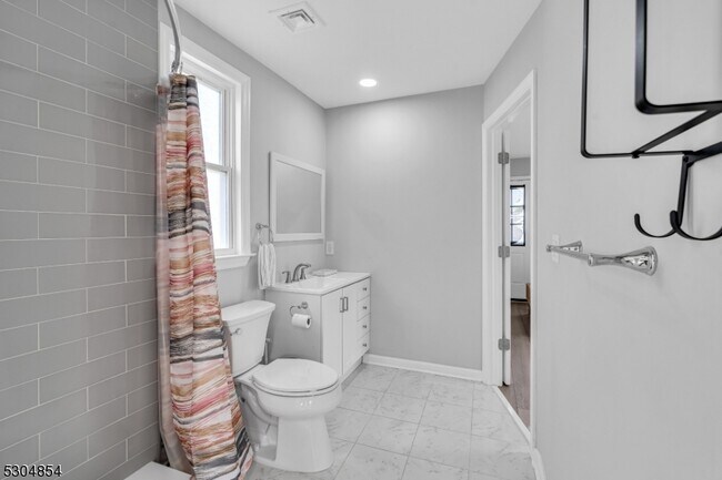 Building Photo - 438 Brookside Ave