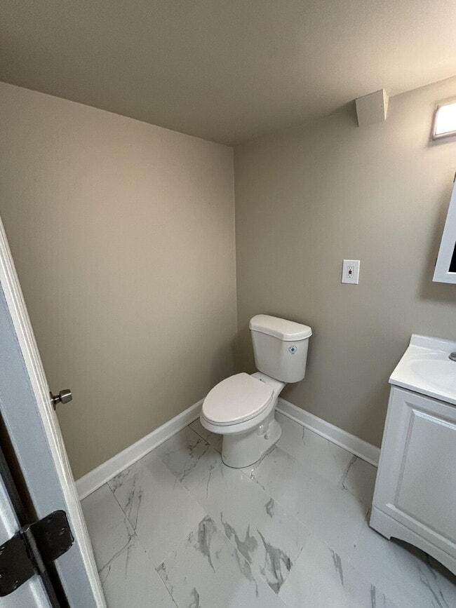 Building Photo - Charming 3-Bedroom Home with Spacious Yard...