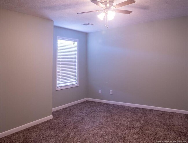 Building Photo - 667 Bartons Landing Pl