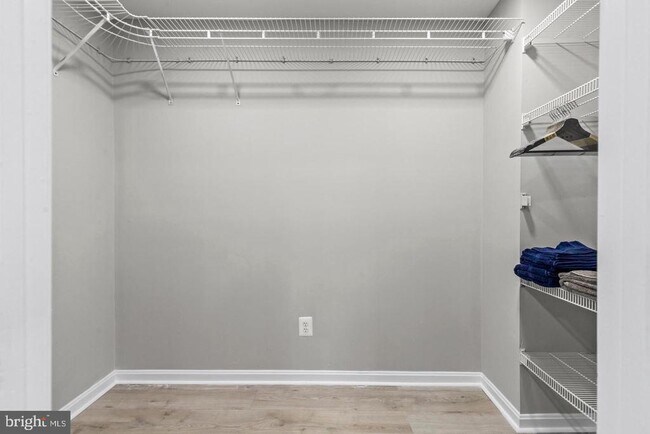 Building Photo - 2921 Brook Dr