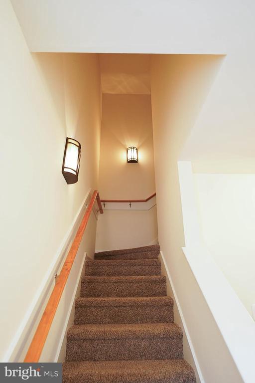 Building Photo - 439 Parkview Ct