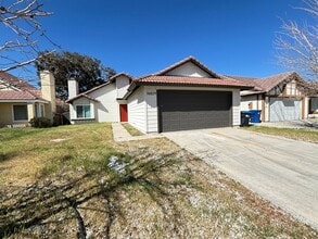 Building Photo - Single Story Palmdale Home