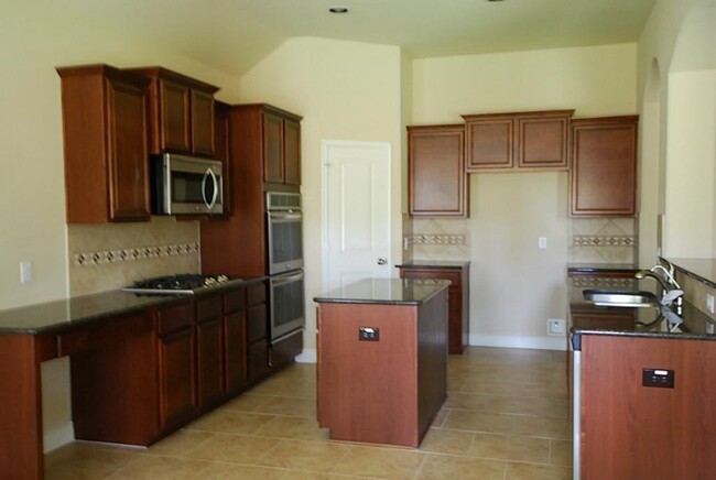 Building Photo - 5623 S Denham Ridge Ln