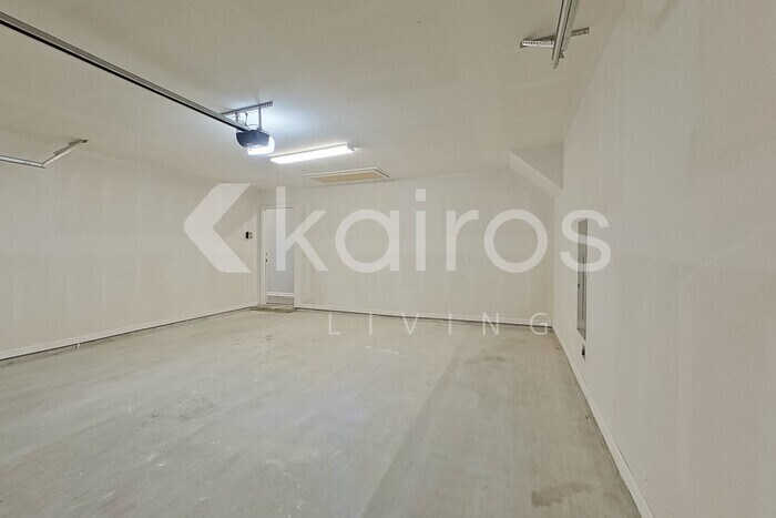 Building Photo - 406 Mango Dr