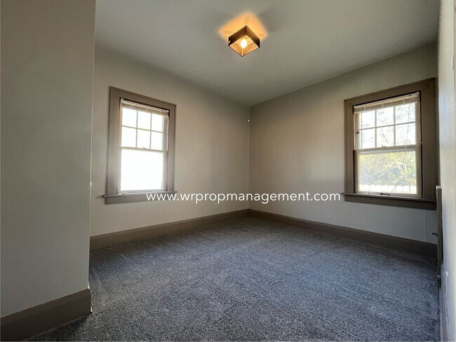Building Photo - 812 Alvison Rd