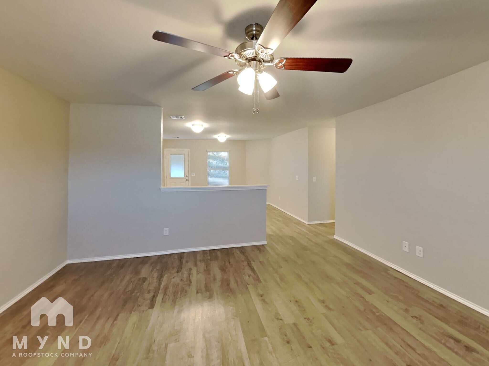 Building Photo - 726 W Lola Dr